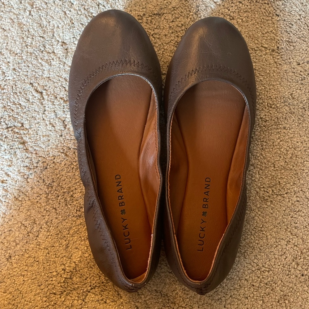 Women’s brown flats